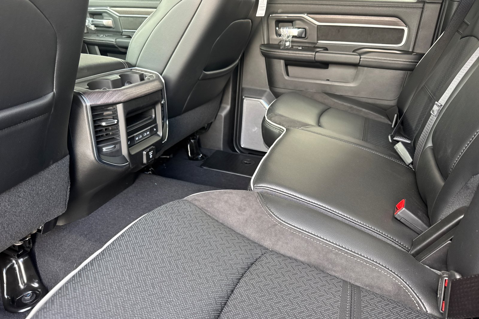 New 2027 RAM 3500 Laramie AWD/4WD image 11