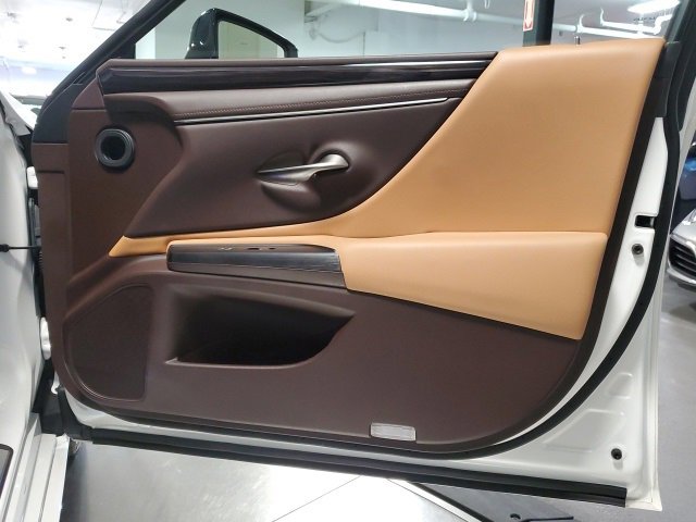 Used 2021 Lexus ES 300h w/ Premium Package image 26