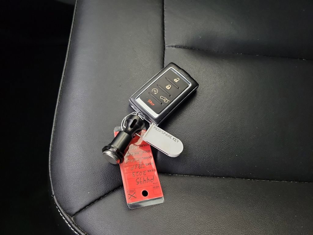 Used 2023 Jeep Grand Cherokee Limited w/ Black Appearance Package RWD image 28