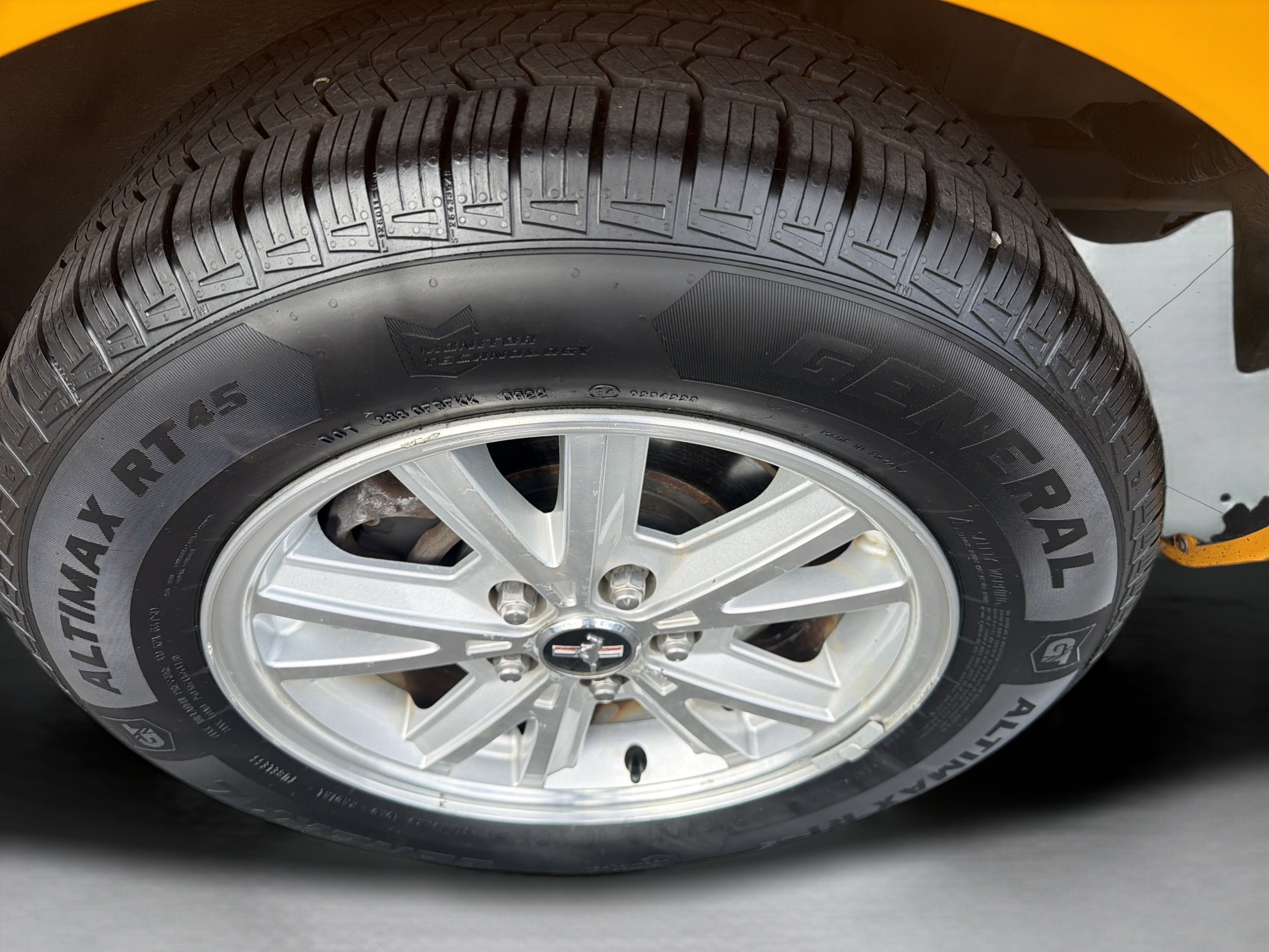 Used 2008 Ford Mustang Convertible RWD image 9