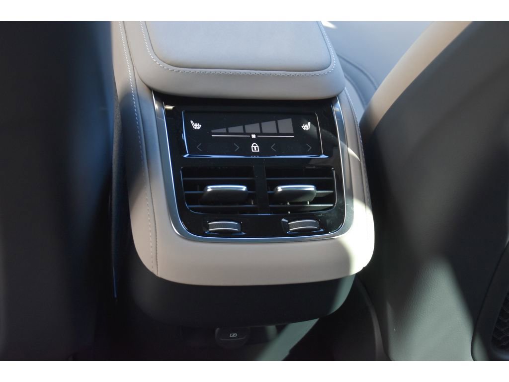 New 2026 Volvo XC90 B6 Plus w/ Protection Package Premier image 17