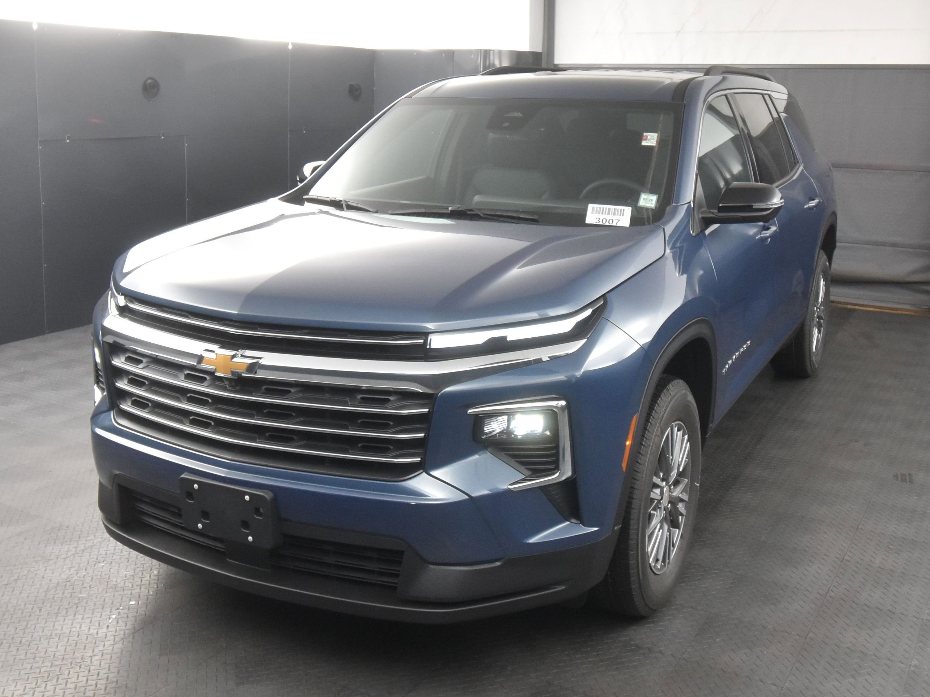 New 2026 Chevrolet Traverse LT w/ Driver Confidence Package image 2