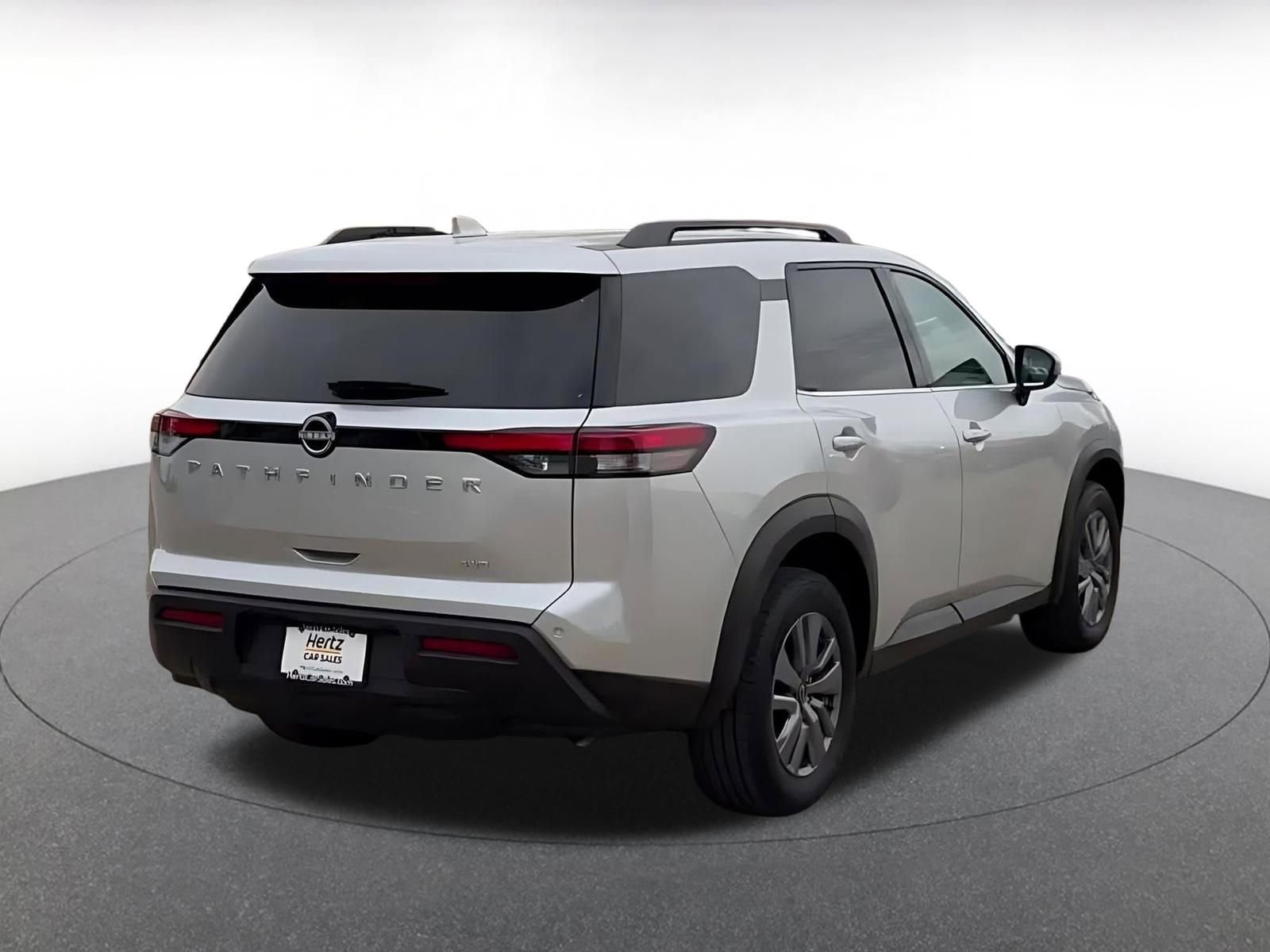 Used 2025 Nissan Pathfinder SV image 14