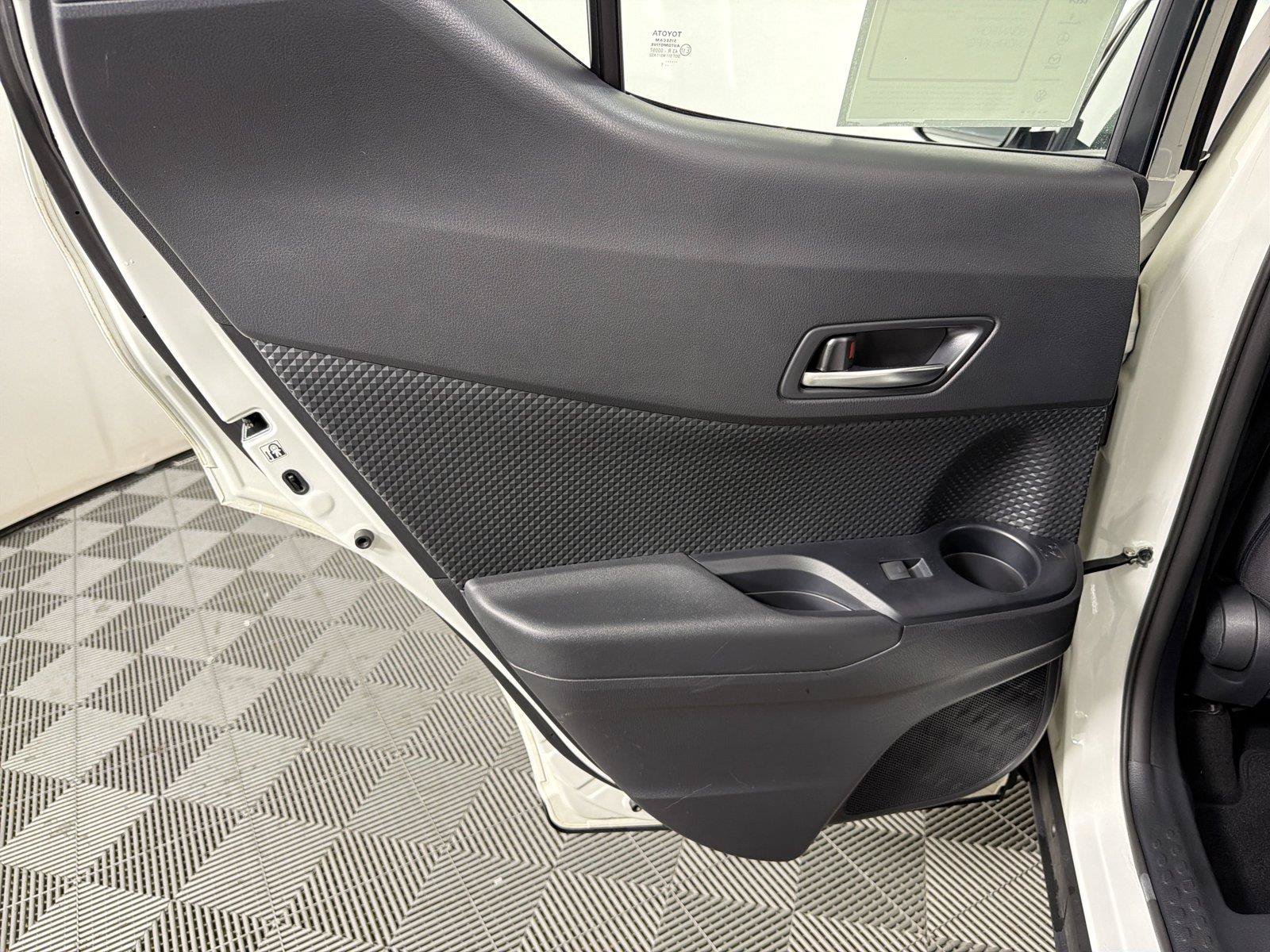 Used 2021 Toyota C-HR LE FWD image 17
