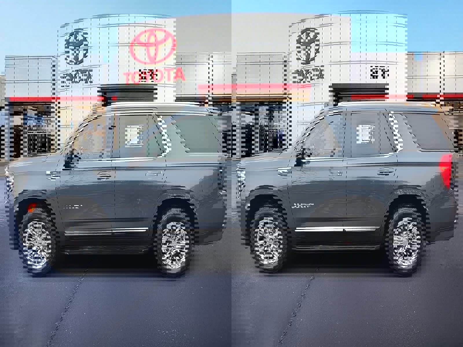 Used 2021 GMC Yukon SLT w/ SLT Premium Package image 8