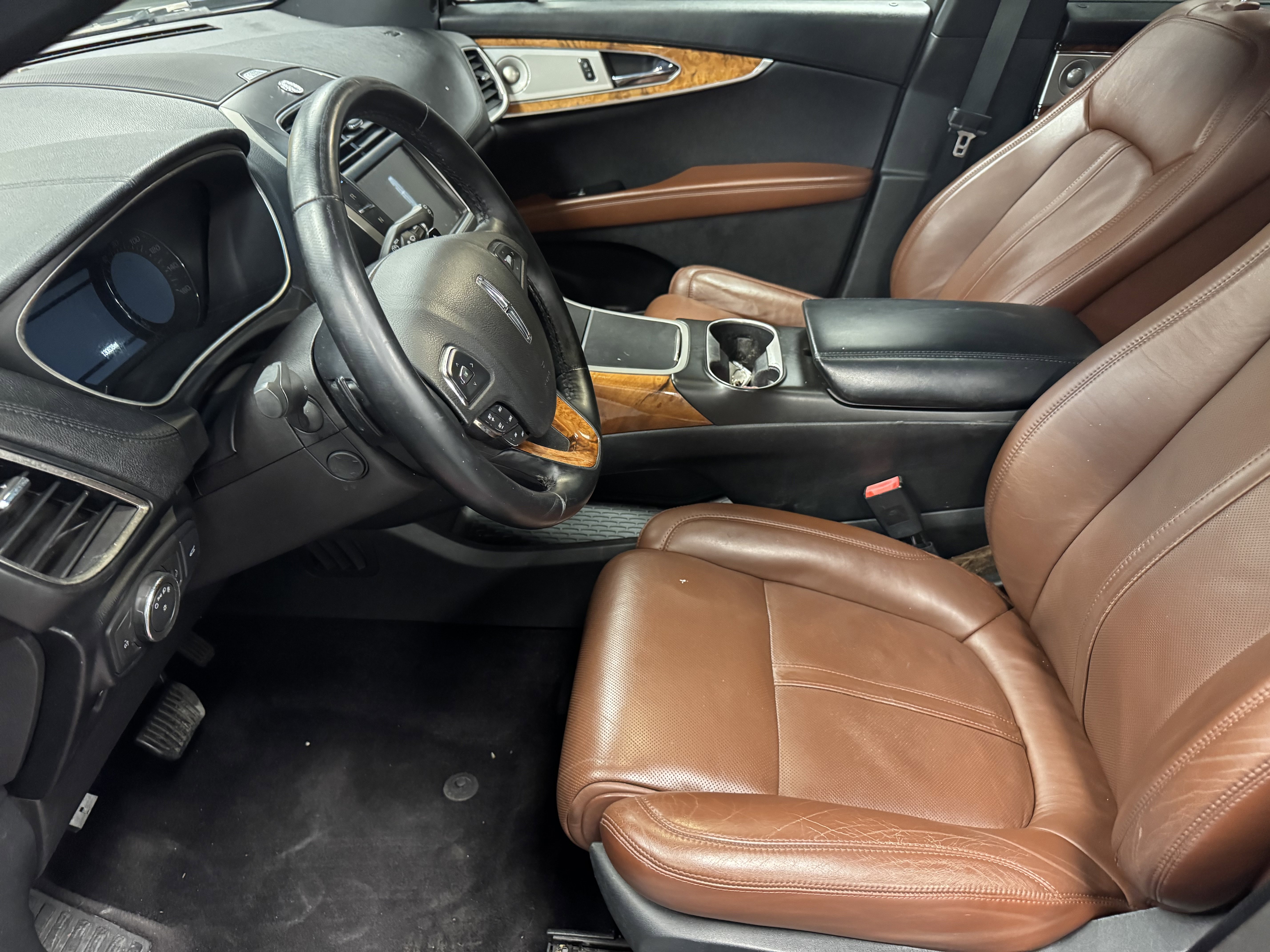 Used 2016 Lincoln MKX Reserve w/ Luxury Package image 9