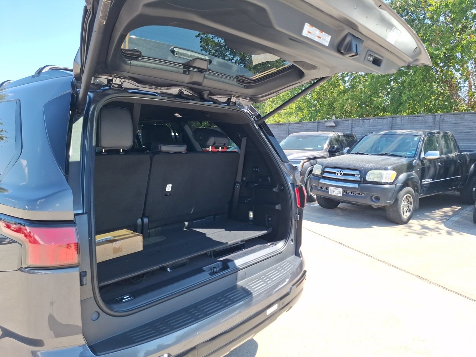Used 2025 Toyota Sequoia Platinum AWD/4WD image 36
