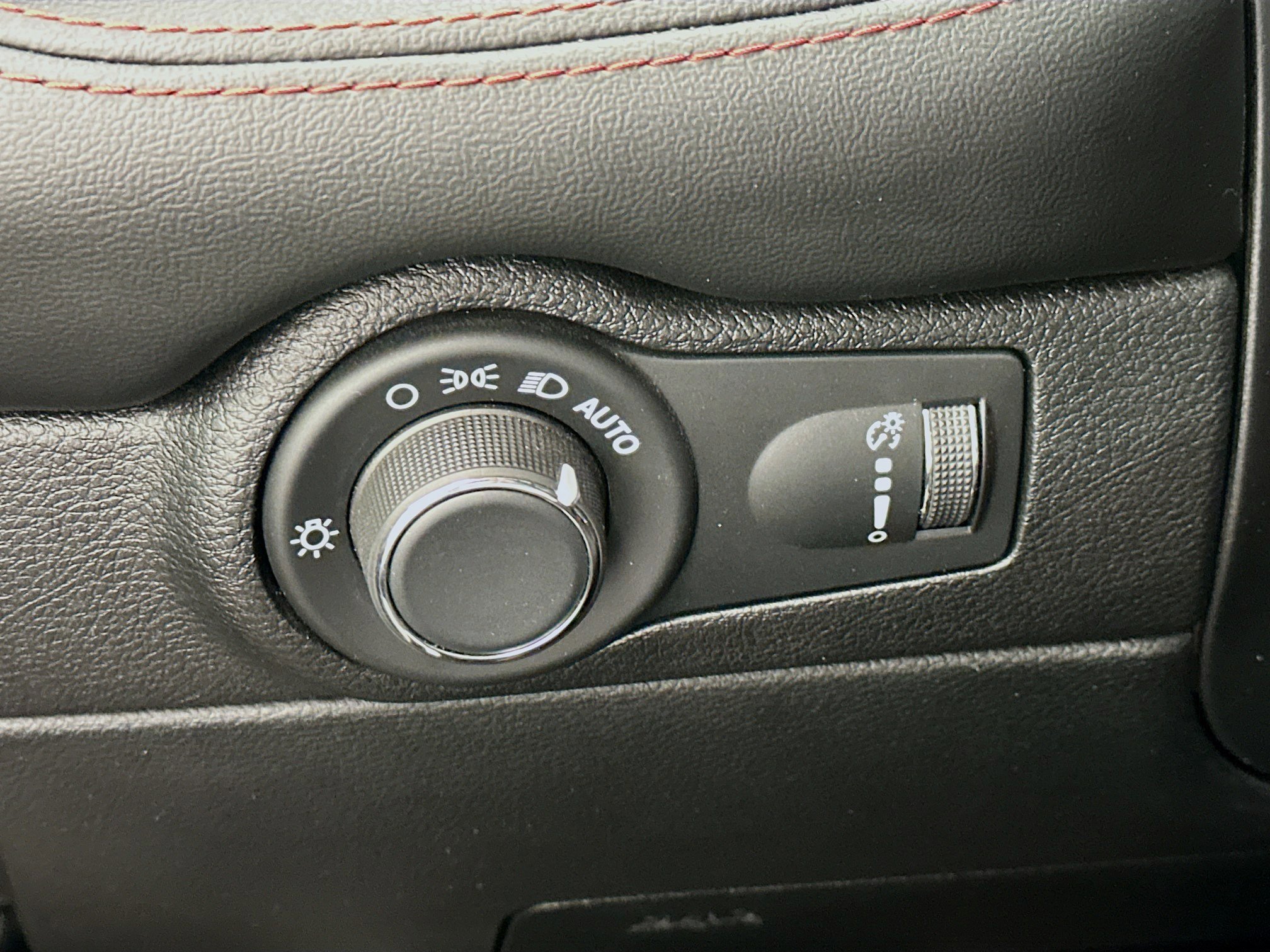 Used 2025 Dodge Durango GT image 17