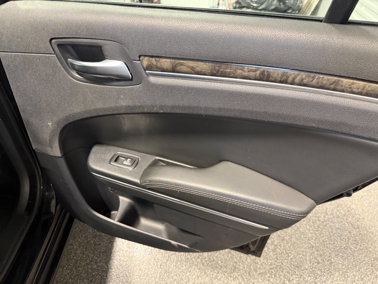 Used 2015 Chrysler 300 C w/ Light Group image 20