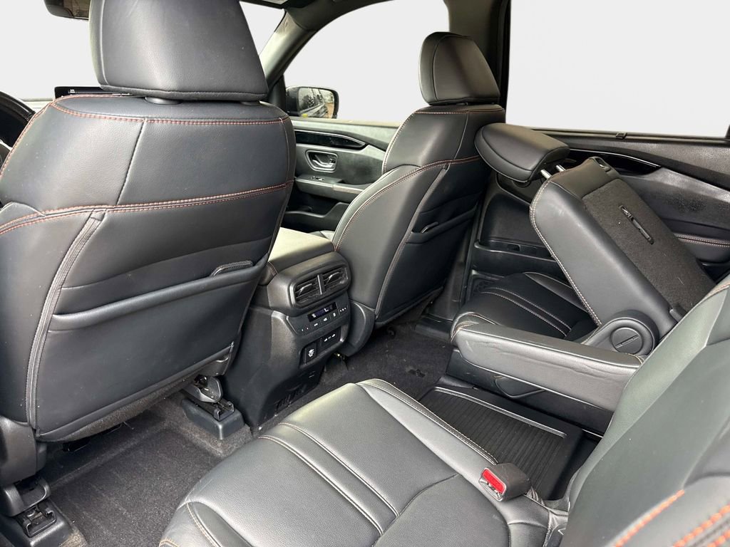 Used 2025 Honda Pilot TrailSport image 15