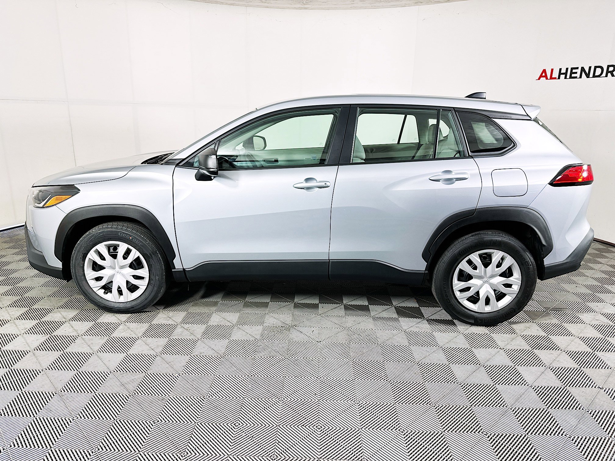 Used 2024 Toyota Corolla Cross L image 6