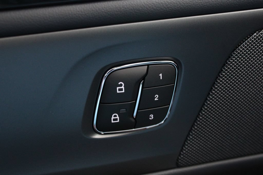 New 2026 Lincoln Nautilus Reserve AWD/4WD image 4