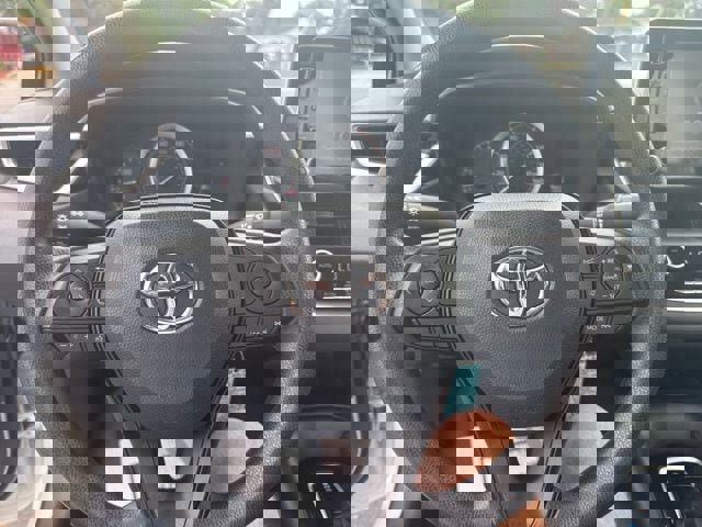 Used 2021 Toyota Corolla LE image 18