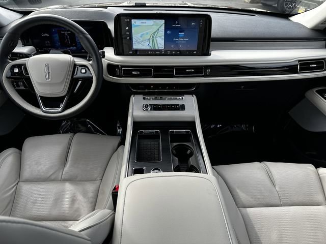 Certified 2025 Lincoln Aviator Reserve w/ Equipment Group 201A image 15