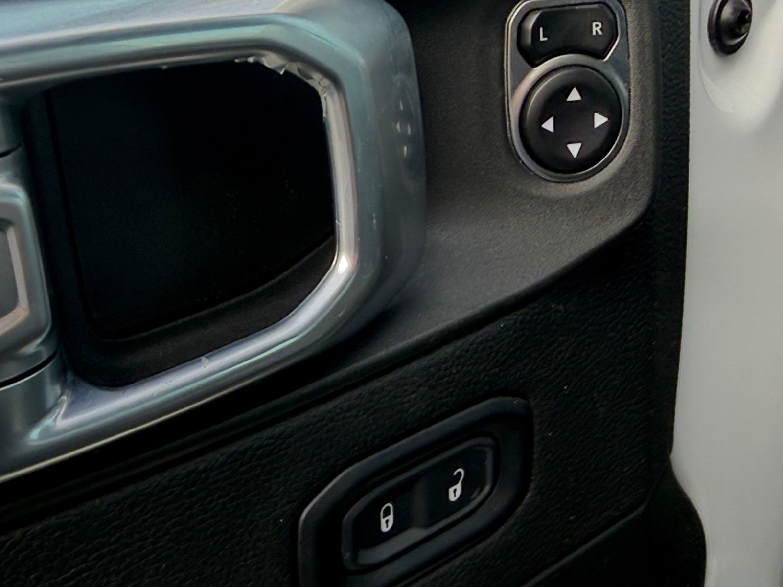 Used 2023 Jeep Wrangler Altitude image 19