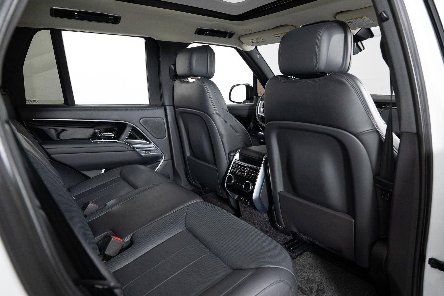 Used 2022 Land Rover Range Rover SE image 24