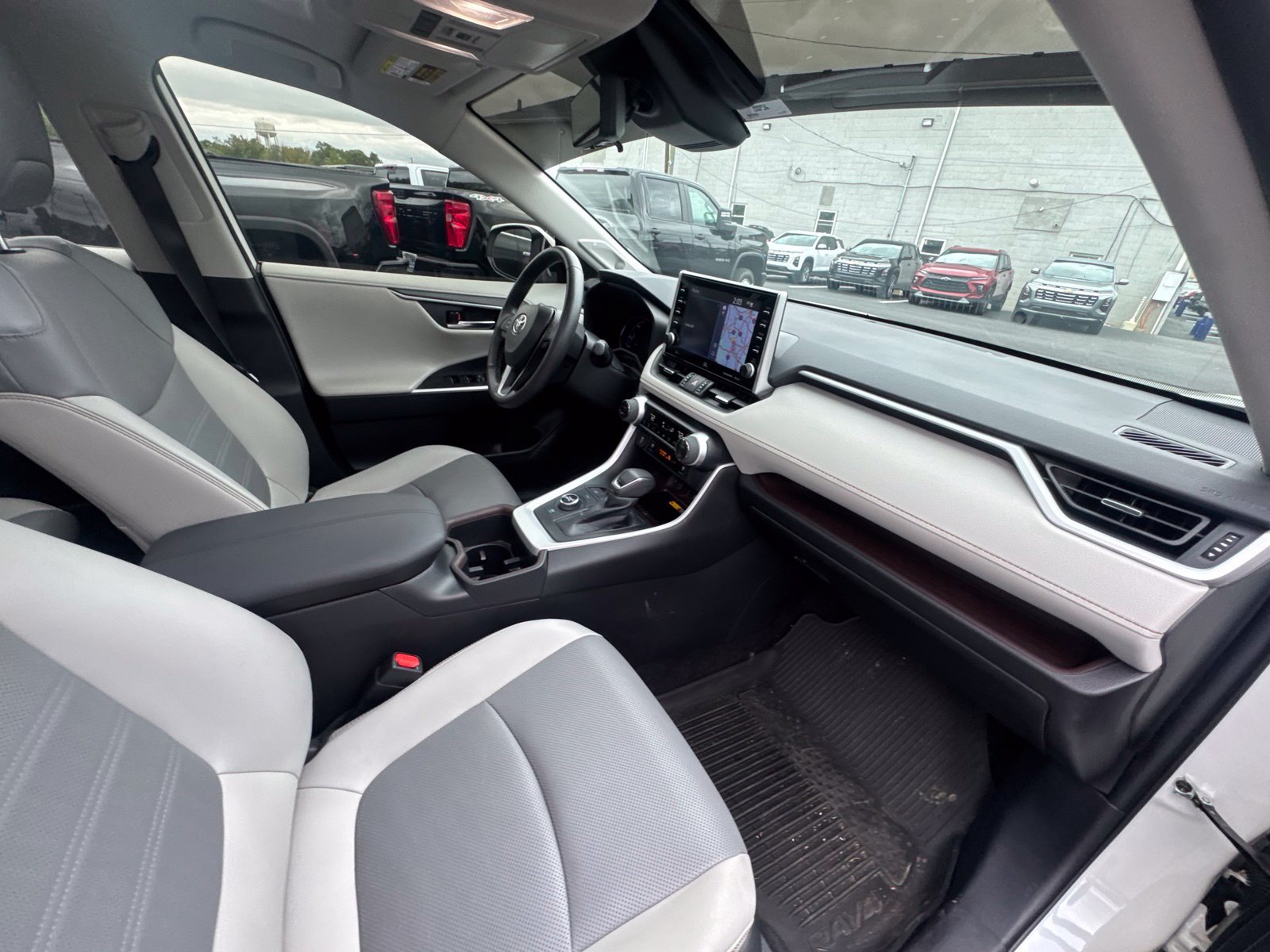 Used 2022 Toyota RAV4 Limited AWD/4WD image 34
