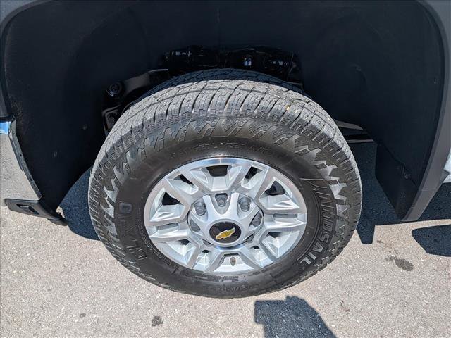 Used 2024 Chevrolet Silverado 2500 LT w/ Convenience Package AWD/4WD image 9