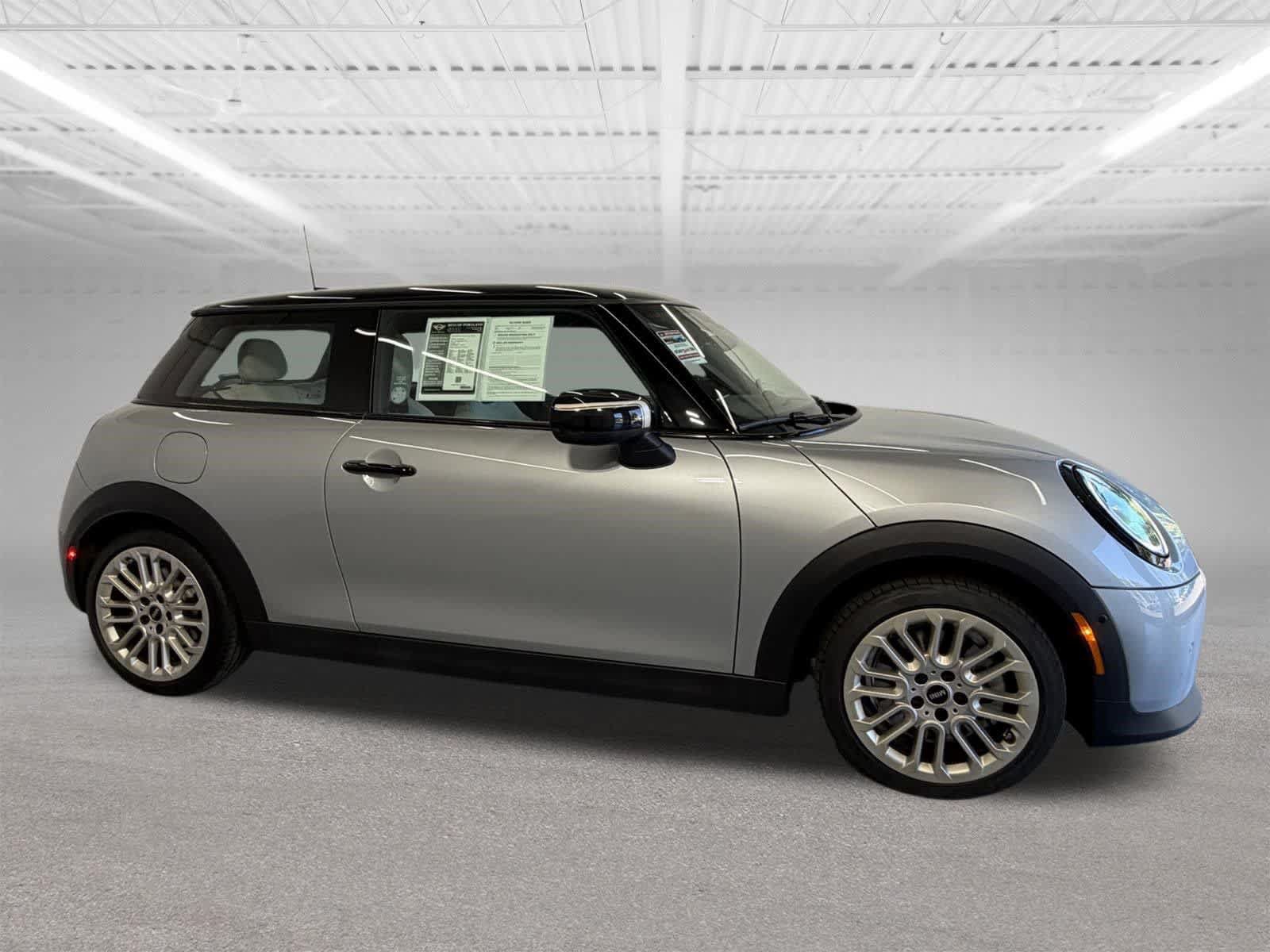 Used 2025 MINI Cooper 2-Door Hardtop FWD image 7