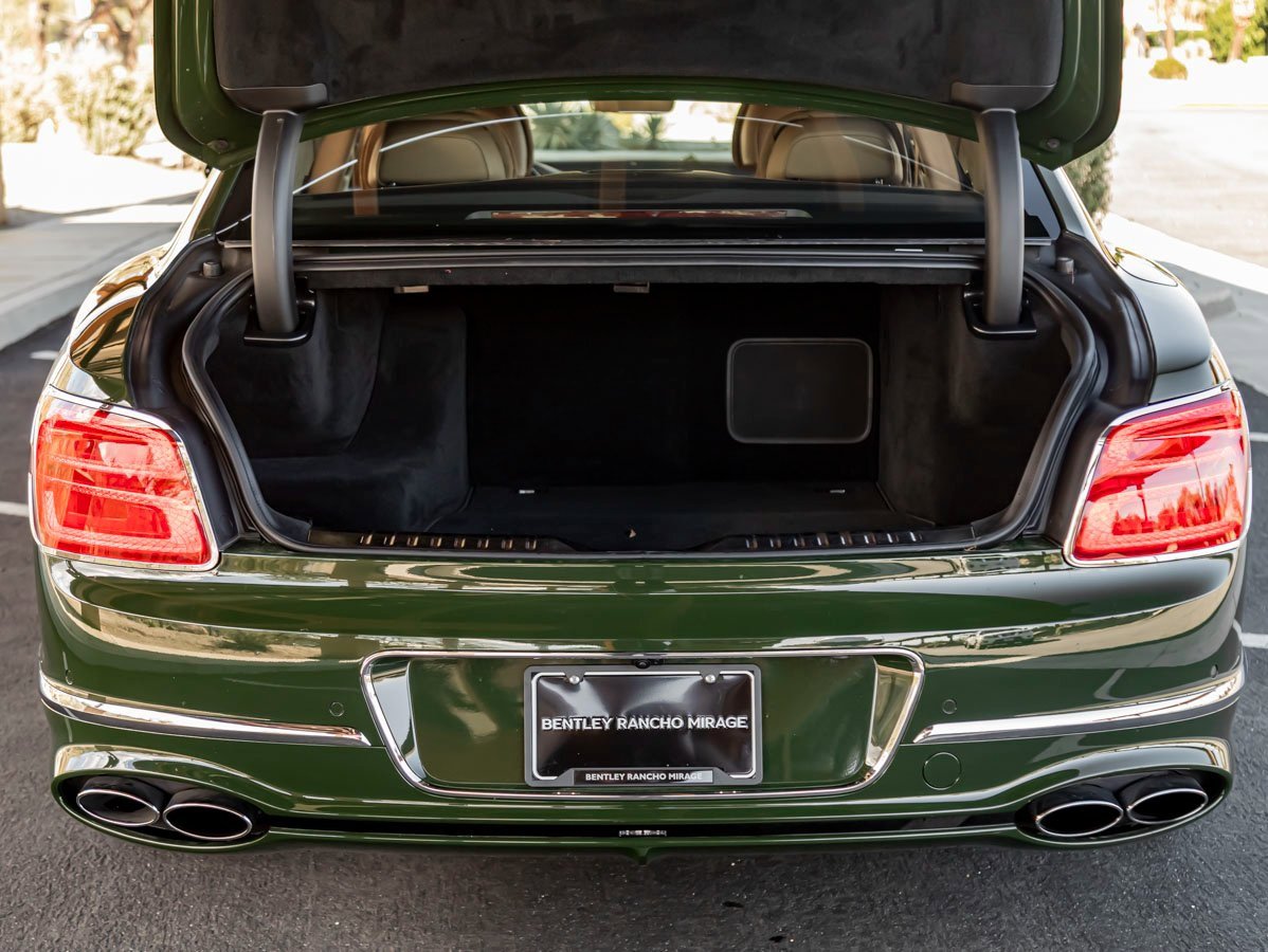 Used 2022 Bentley Flying Spur Plug-In Hybrid image 25