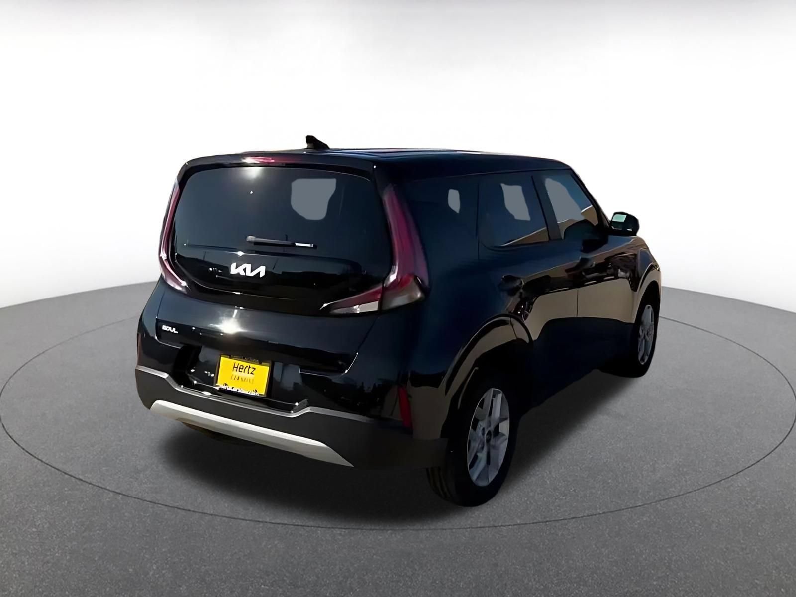 Used 2025 Kia Soul LX w/ LX Technology Package FWD image 12