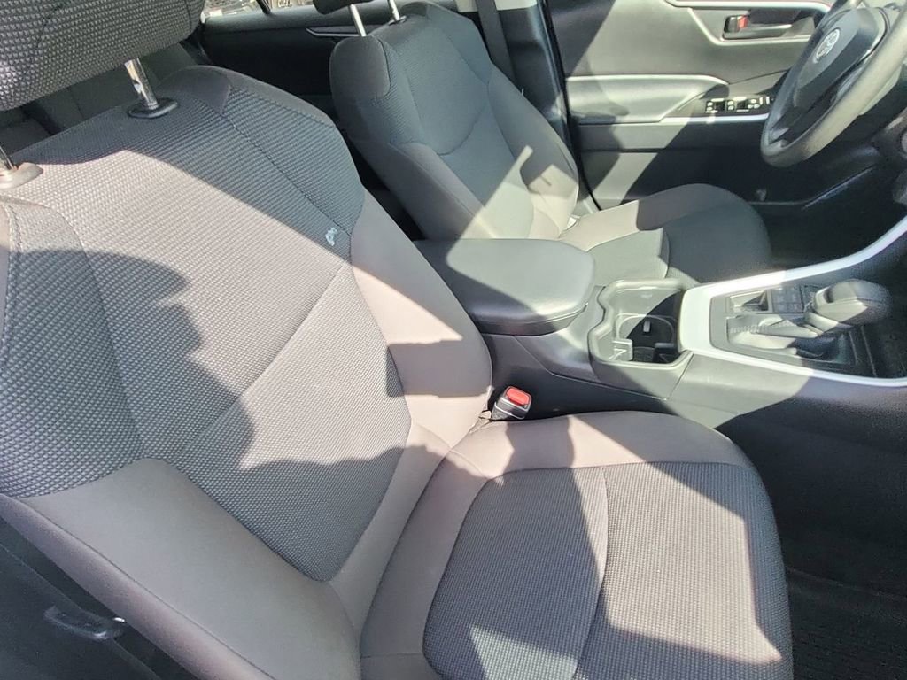 Used 2023 Toyota RAV4 LE image 33