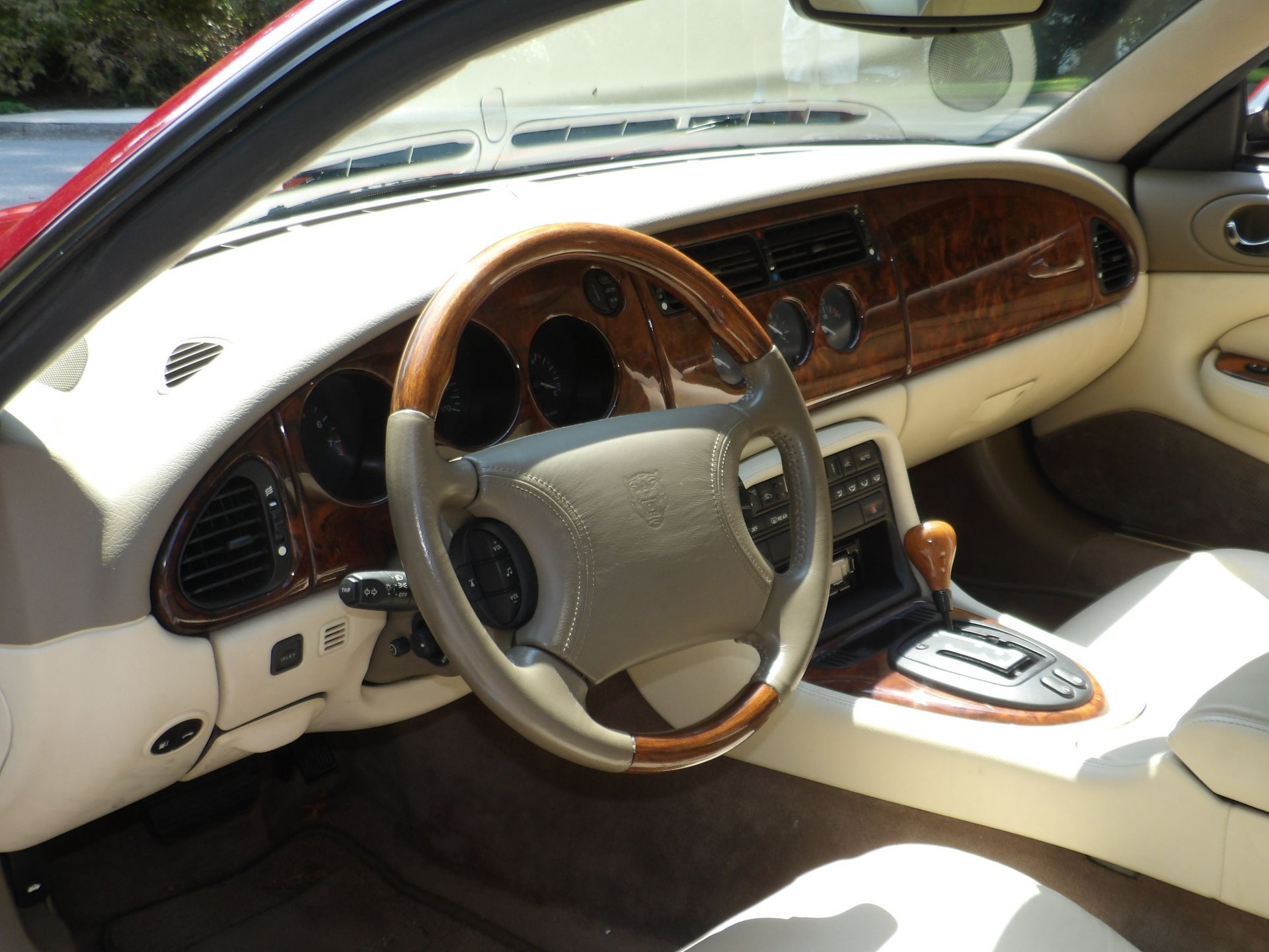 Used 1997 Jaguar XK8 Coupe RWD image 4