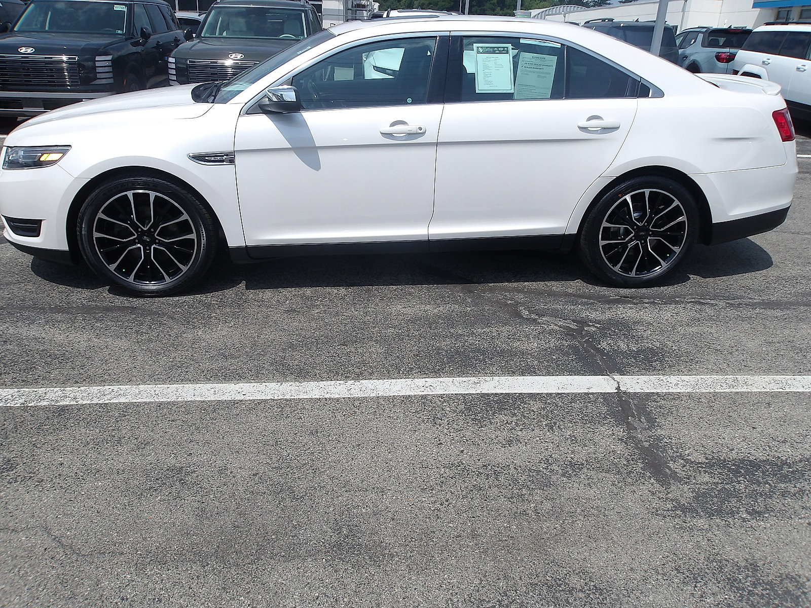 Used 2018 Ford Taurus Limited AWD/4WD image 4