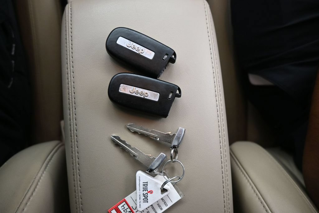 Used 2015 Jeep Grand Cherokee Limited w/ Trailer Tow Group IV AWD/4WD image 23