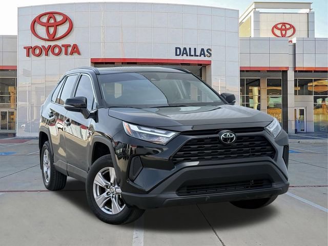 Used 2025 Toyota RAV4 XLE image 1