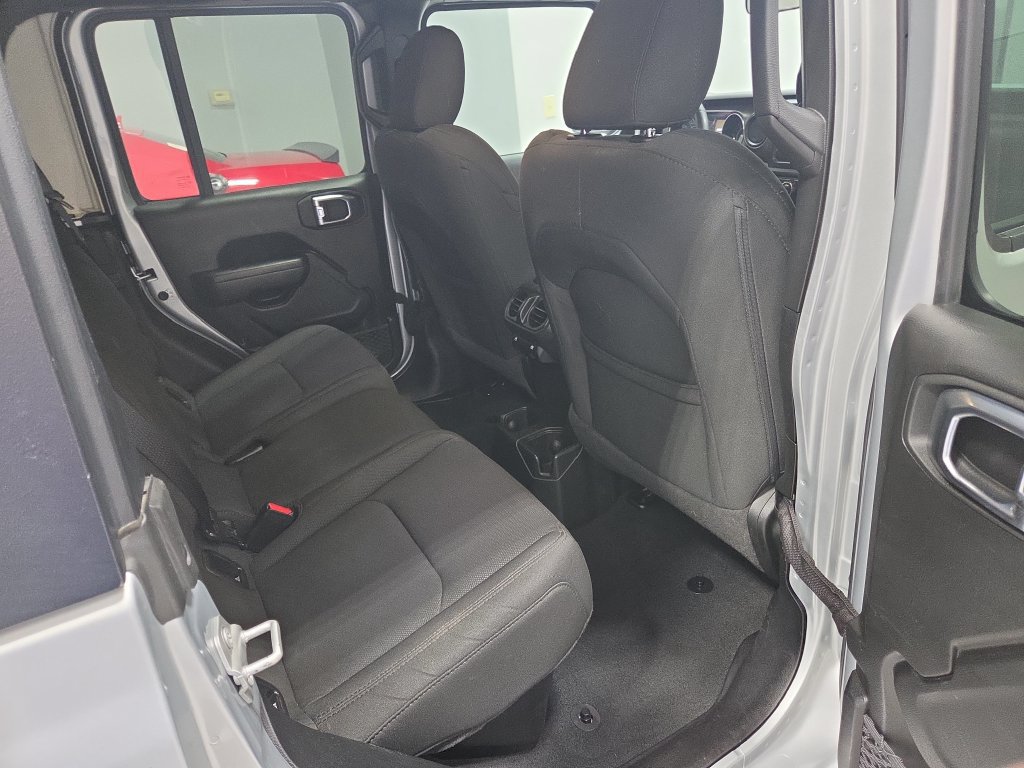 Used 2023 Jeep Gladiator Sport AWD/4WD image 15