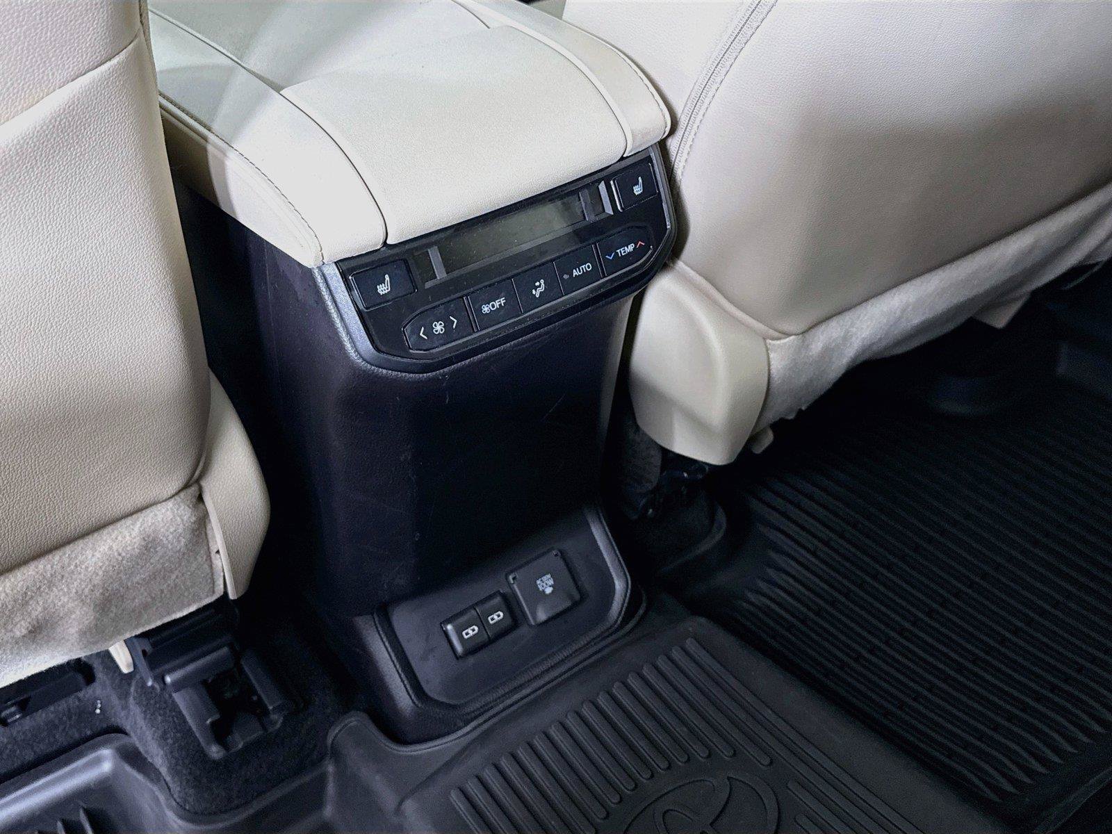 Used 2023 Toyota Highlander Platinum FWD image 43