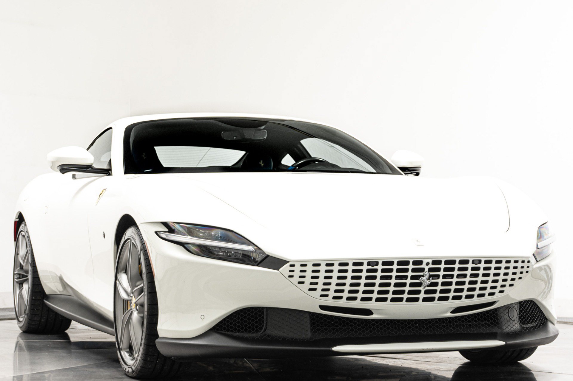Used 2022 Ferrari Roma RWD image 3