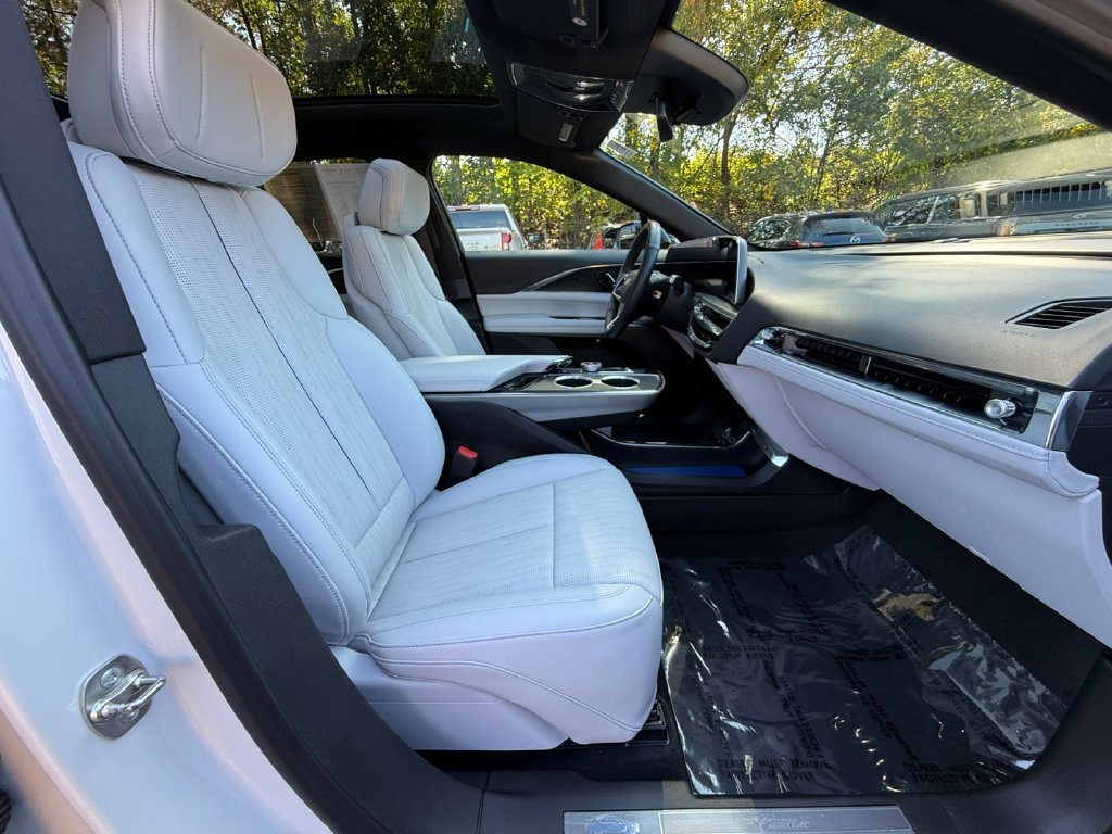 Used 2024 Cadillac Lyriq Luxury RWD image 27