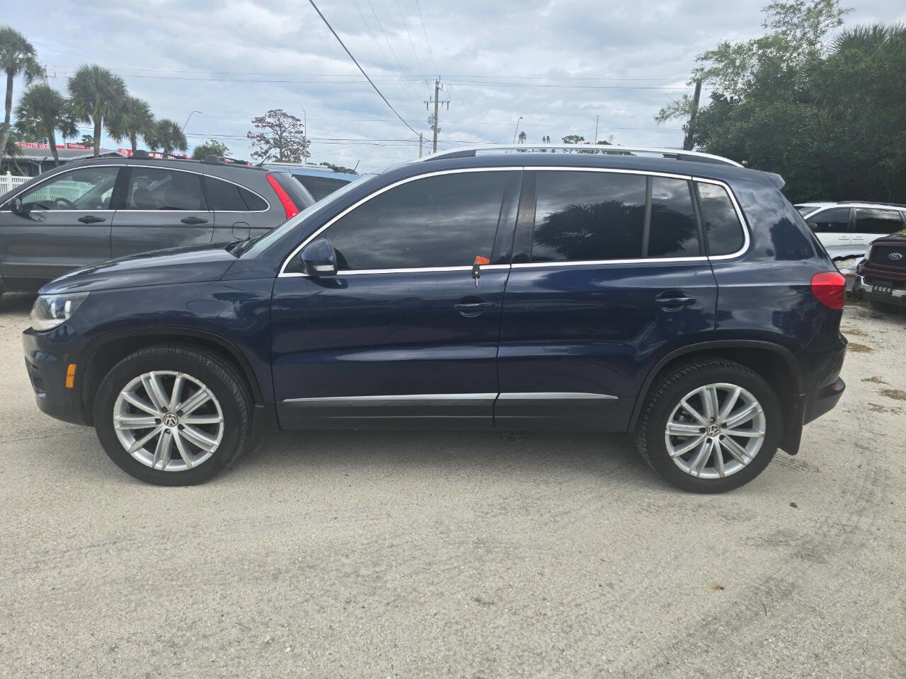 Used 2013 Volkswagen Tiguan SE image 11