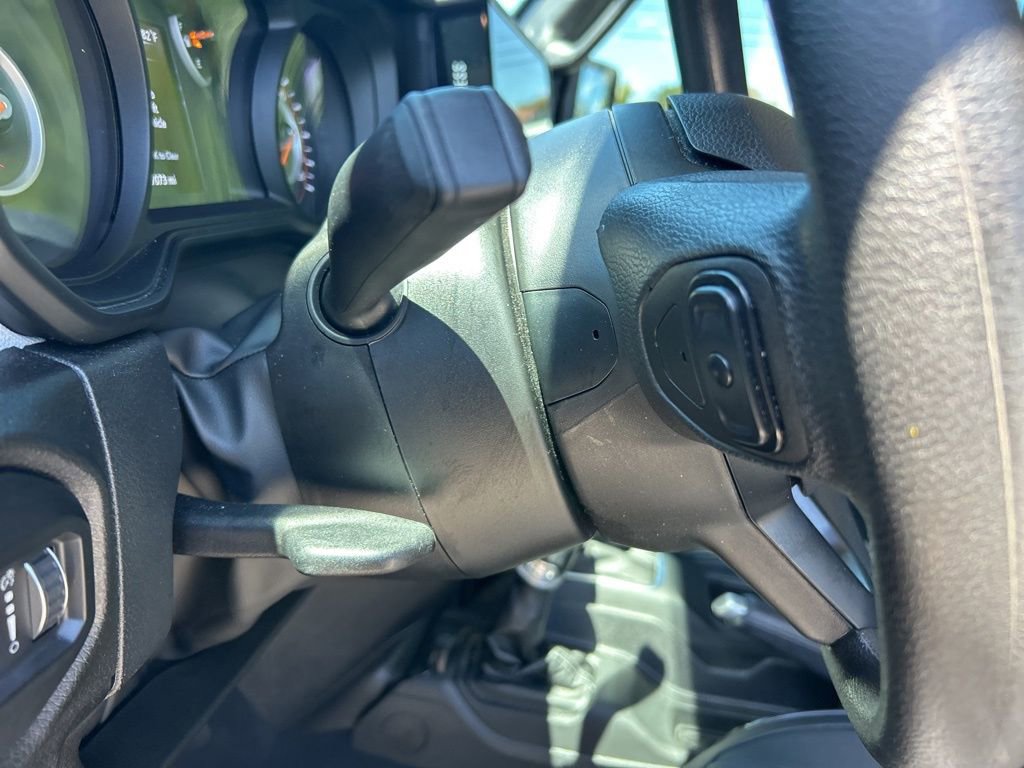 Used 2025 Jeep Wrangler Sport AWD/4WD image 32