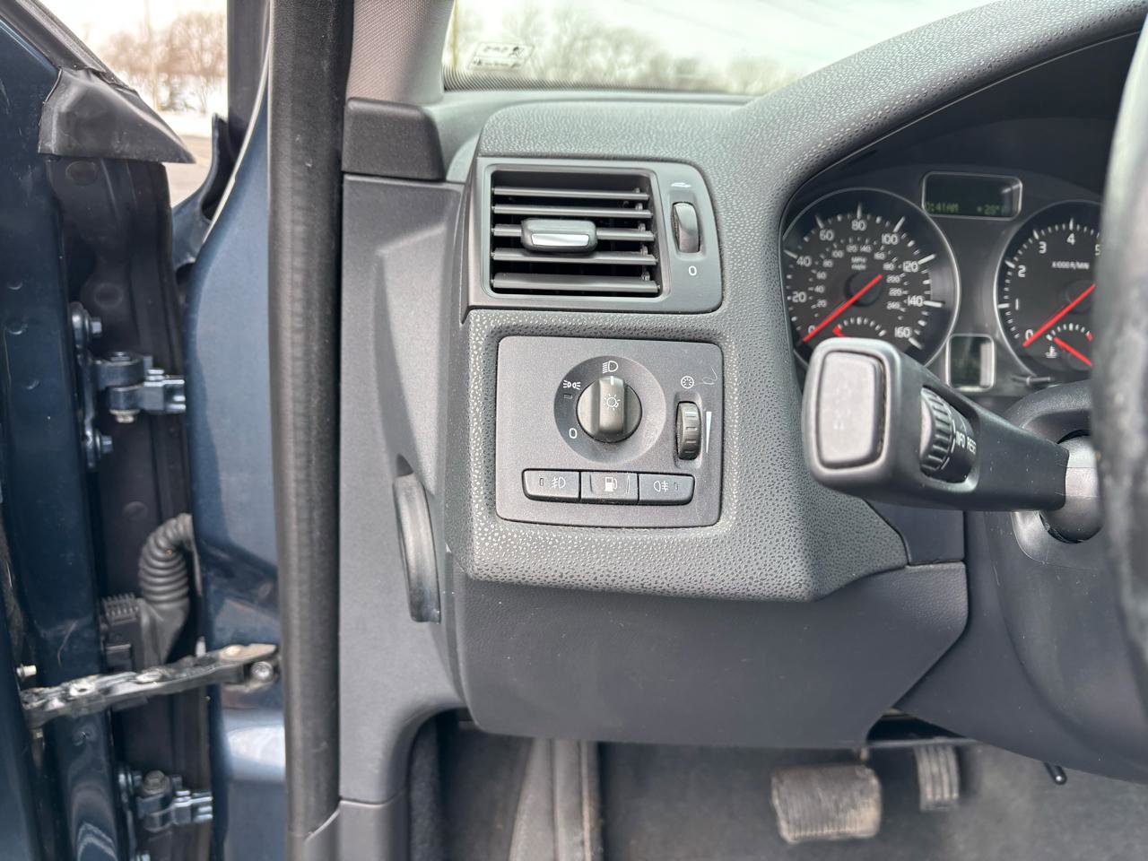 Used 2011 Volvo S40 T5 w/ Preferred Pkg FWD image 13