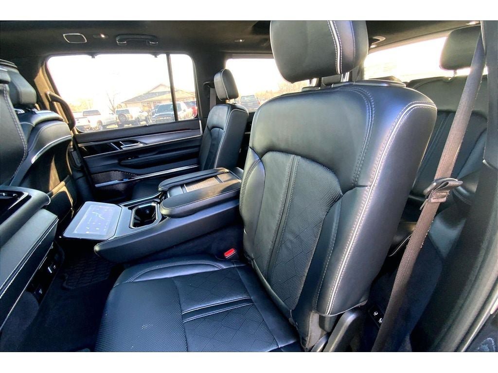 Used 2022 Jeep Grand Wagoneer Series II AWD/4WD image 27