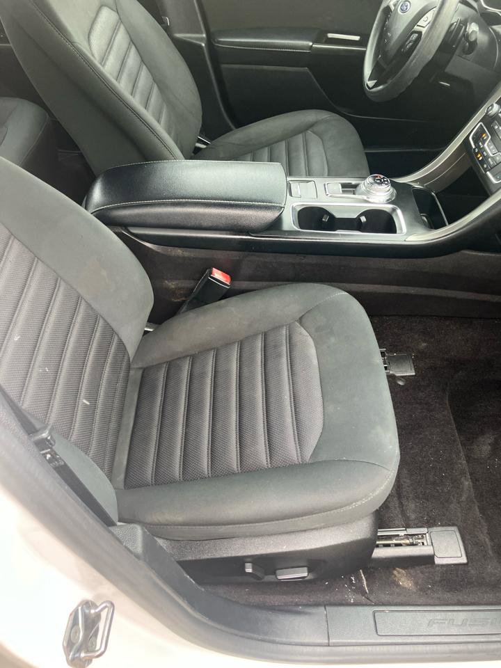 Used 2017 Ford Fusion SE w/ Fusion SE Technology Package image 12