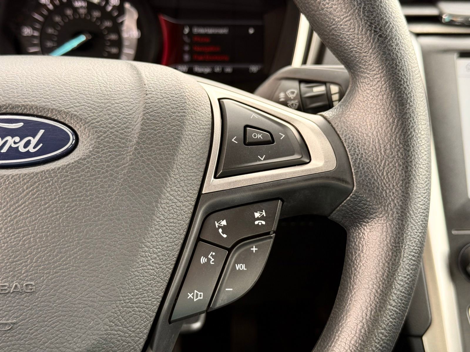 Used 2020 Ford Fusion SE FWD image 27