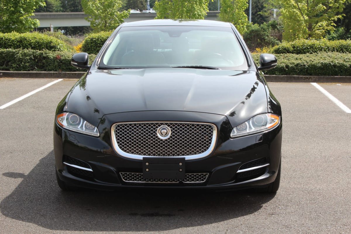 Used 2013 Jaguar XJ AWD image 8