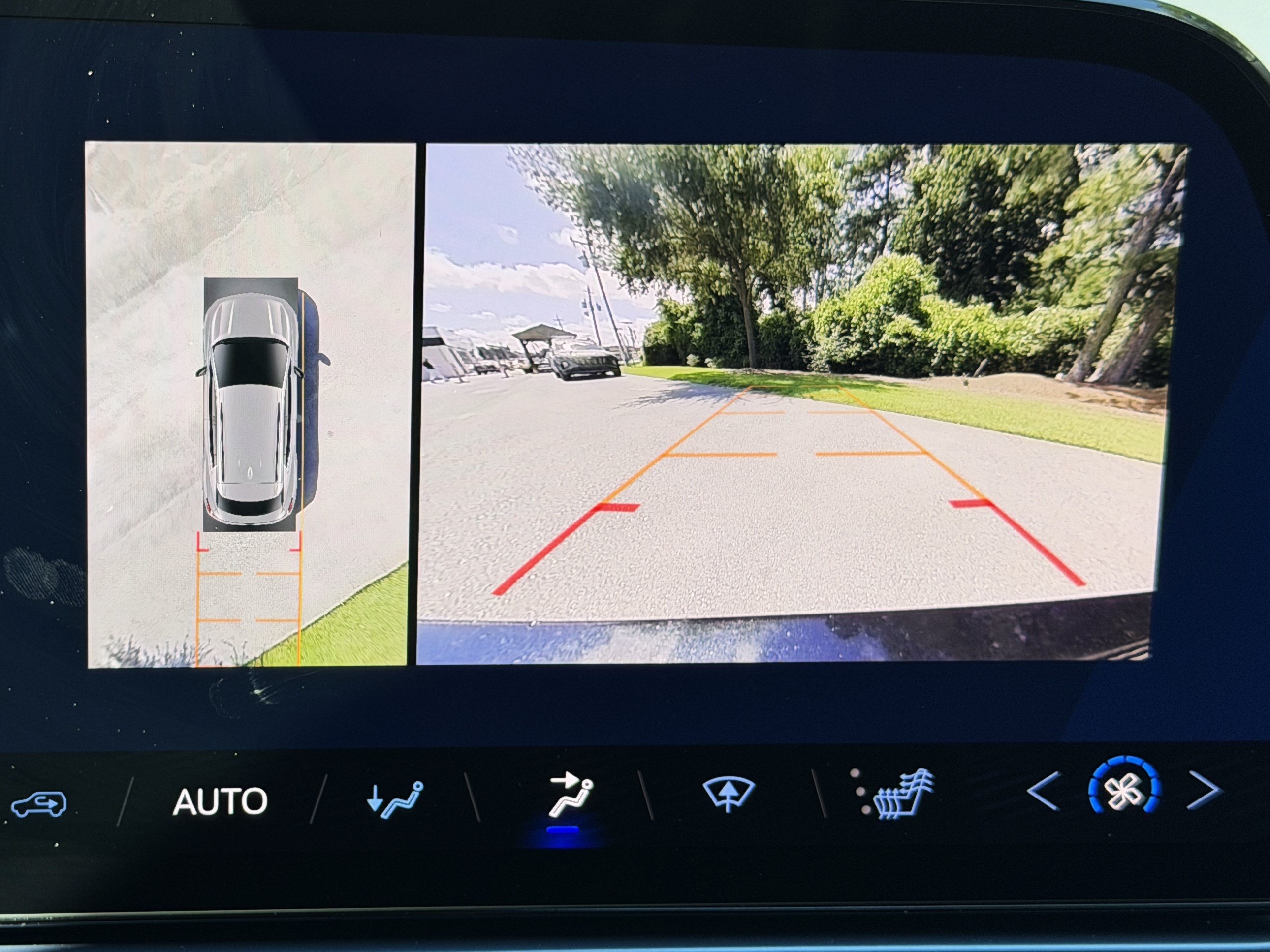 Used 2024 Chevrolet Equinox EV LT FWD image 26