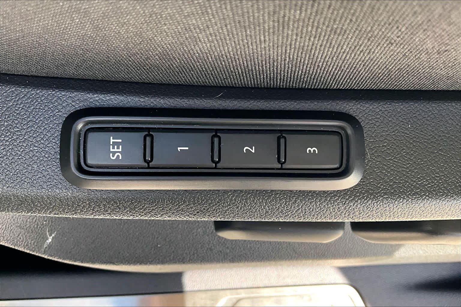 Used 2024 Volkswagen Atlas Peak Edition SEL AWD/4WD image 32