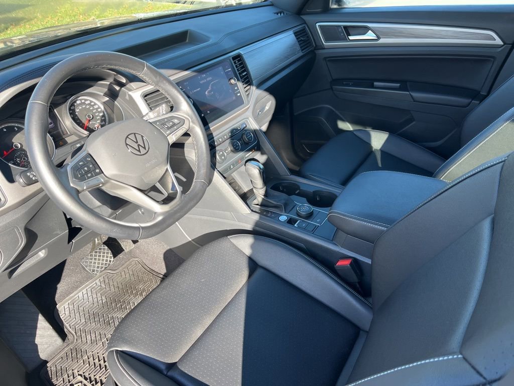 Used 2020 Volkswagen Atlas Cross Sport SE w/ Towing Package image 14