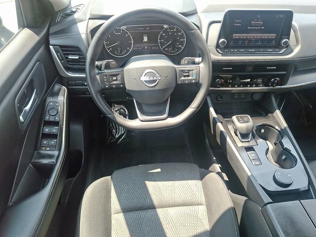 Used 2025 Nissan Rogue SV AWD/4WD image 11
