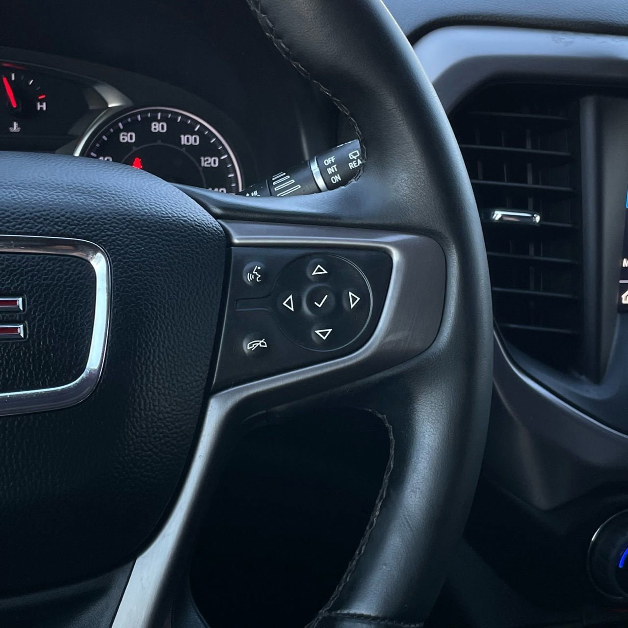 Used 2023 GMC Acadia AT4 image 15
