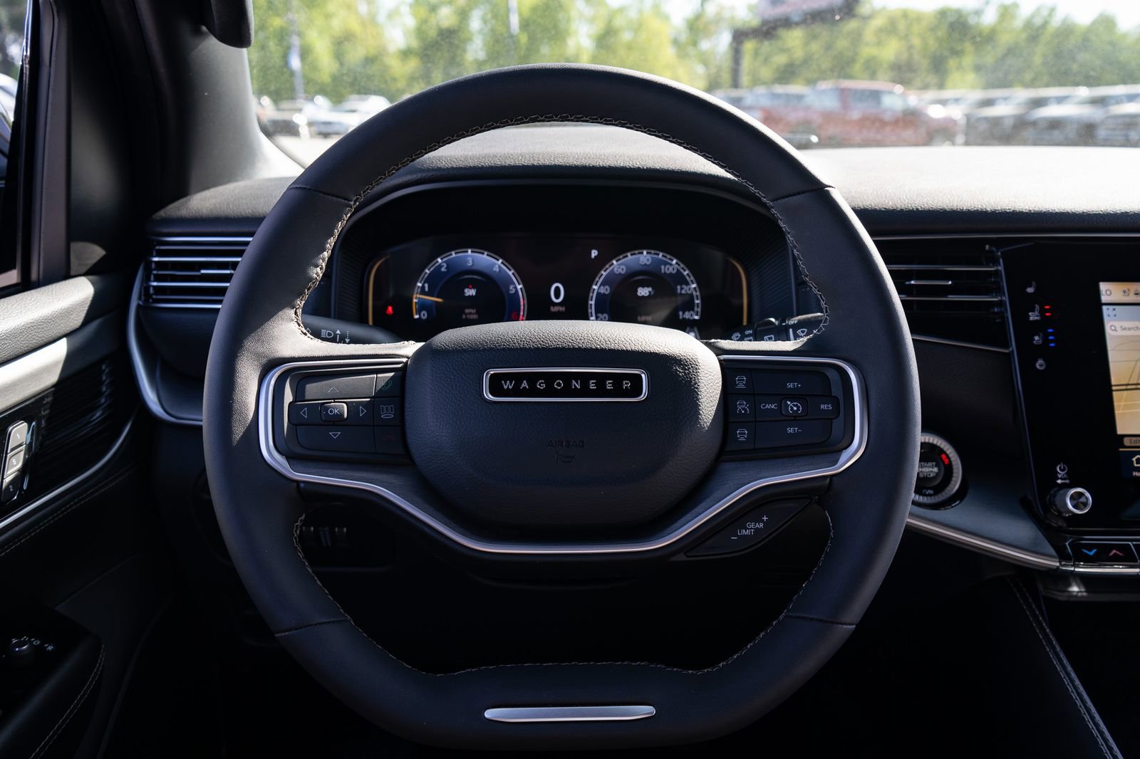 Used 2025 Jeep Wagoneer L Series II AWD/4WD image 29