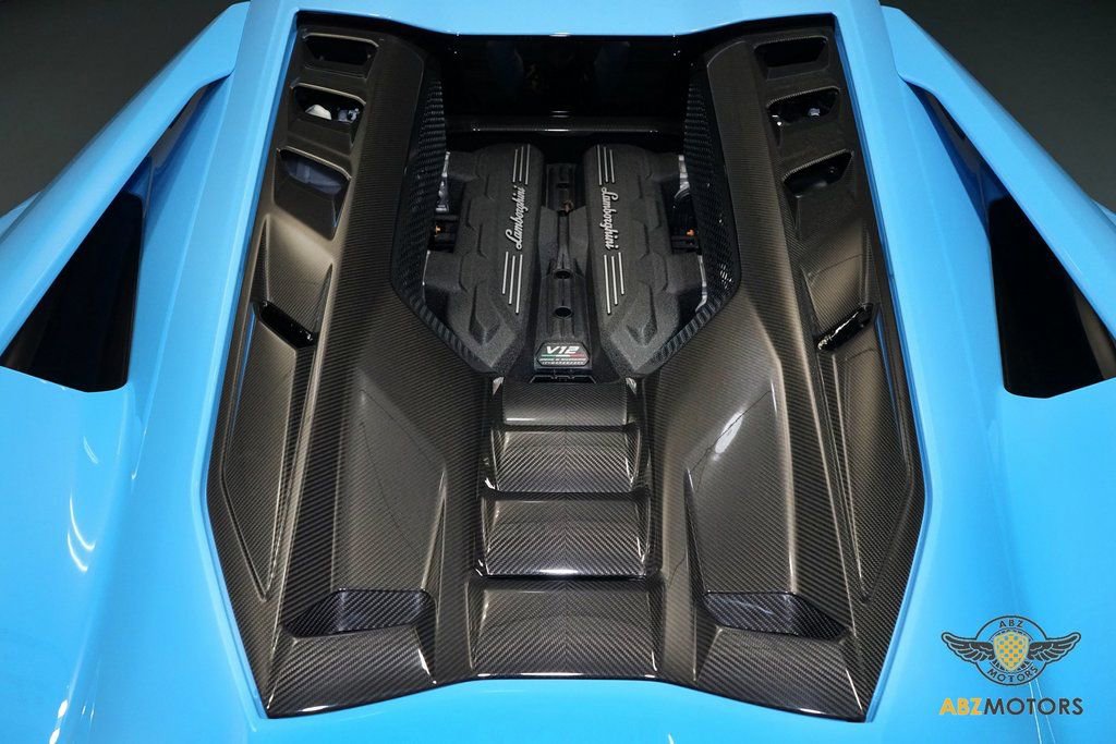 Used 2025 Lamborghini Revuelto image 11