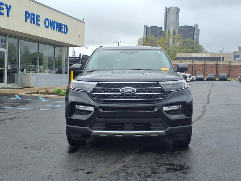 Used 2023 Ford Explorer XLT w/ Equipment Group 202A image 2