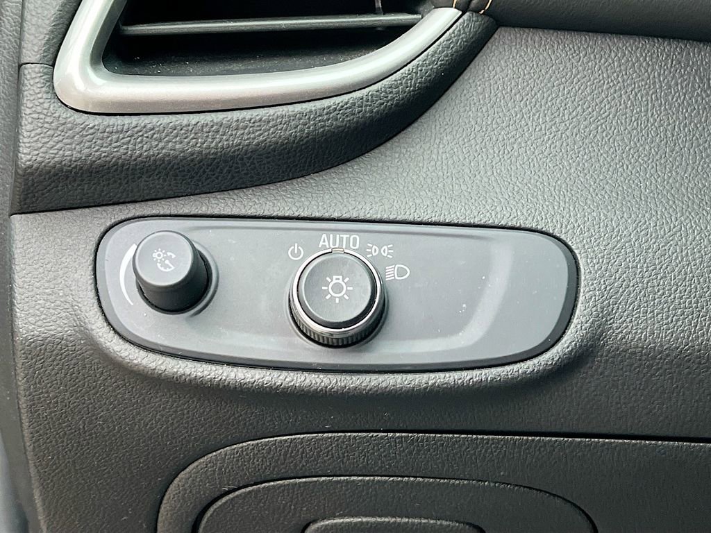 Used 2022 Chevrolet Trax LT w/ Driver Confidence Package image 10